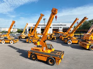 Broderson carry deck cranes available for rent in Ontario